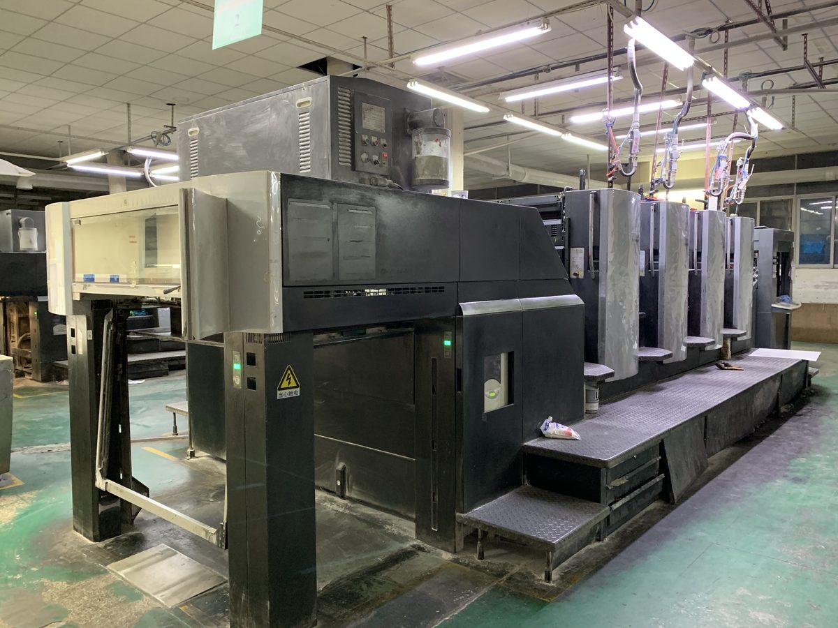 Sheet-fed offset press and pallets of printed board inside the Tengjun Pack factory